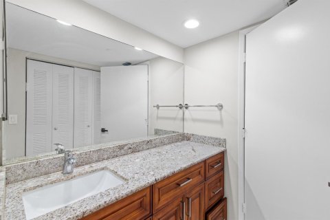 Condo in Delray Beach, Florida, 2 bedrooms  № 2246240 - photo 16
