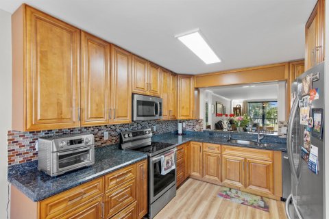 Condo in Delray Beach, Florida, 2 bedrooms  № 2246240 - photo 5