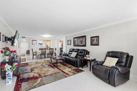 Condo in Delray Beach, Florida, 2 bedrooms  № 2246240 - photo 8