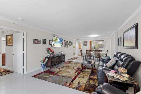 Condo in Delray Beach, Florida, 2 bedrooms  № 2246240 - photo 9