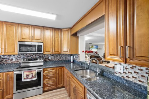 Condo in Delray Beach, Florida, 2 bedrooms  № 2246240 - photo 2