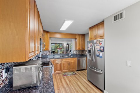 Condo in Delray Beach, Florida, 2 bedrooms  № 2246240 - photo 6