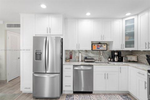 Condo in Delray Beach, Florida, 1 bedroom  № 1836634 - photo 9