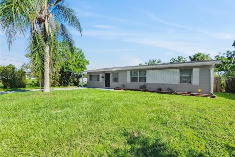 Снять в аренду виллу или дом в Пинеллас-Парк, Флорида 1 комната, 107.02м2, № 1872825 - фото 1