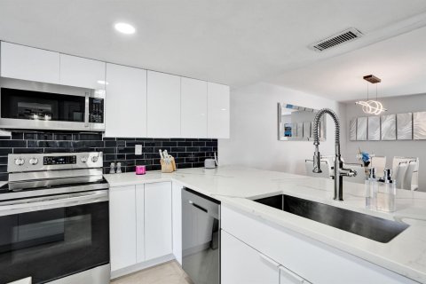 Adosado en venta en Deerfield Beach, Florida, 2 dormitorios, 104.24 m2 № 2184153 - foto 12