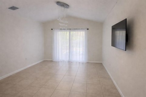 Casa en alquiler en Tampa, Florida, 3 dormitorios, 137.12 m2 № 2147852 - foto 3