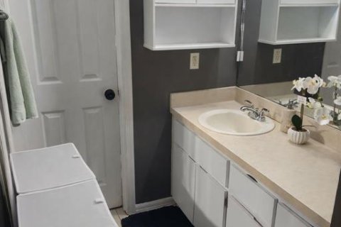 Casa en alquiler en Tampa, Florida, 3 dormitorios, 137.12 m2 № 2147852 - foto 13