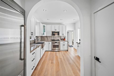 Villa ou maison à vendre à Miami Beach, Floride: 4 chambres, 264.4 m2 № 2024328 - photo 11