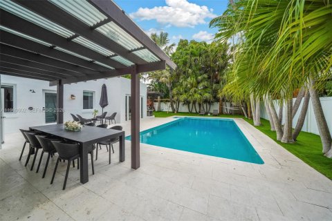 Villa ou maison à vendre à Miami Beach, Floride: 4 chambres, 264.4 m2 № 2024328 - photo 25