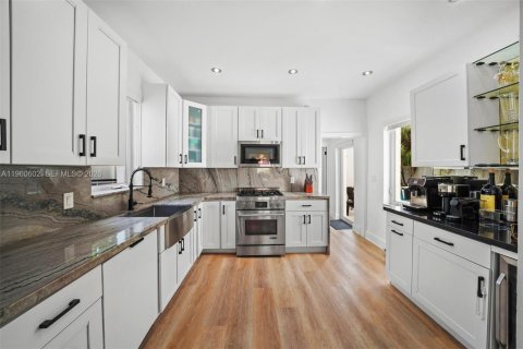 Villa ou maison à vendre à Miami Beach, Floride: 4 chambres, 264.4 m2 № 2024328 - photo 13