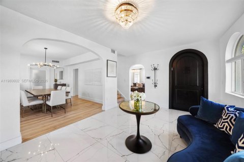 Villa ou maison à vendre à Miami Beach, Floride: 4 chambres, 264.4 m2 № 2024328 - photo 4