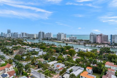 Villa ou maison à vendre à Miami Beach, Floride: 4 chambres, 264.4 m2 № 2024328 - photo 29