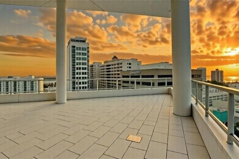 Copropriété à louer à Sarasota, Floride: 3 chambres, 260.41 m2 № 2213867 - photo 2