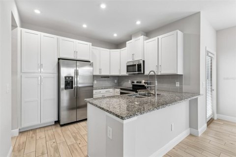 Touwnhouse à louer à Orlando, Floride: 3 chambres, 183.76 m2 № 2384213 - photo 3
