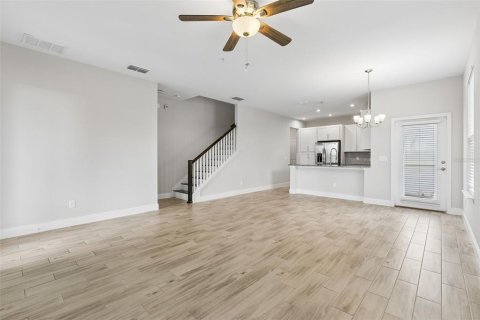 Touwnhouse à louer à Orlando, Floride: 3 chambres, 183.76 m2 № 2384213 - photo 2