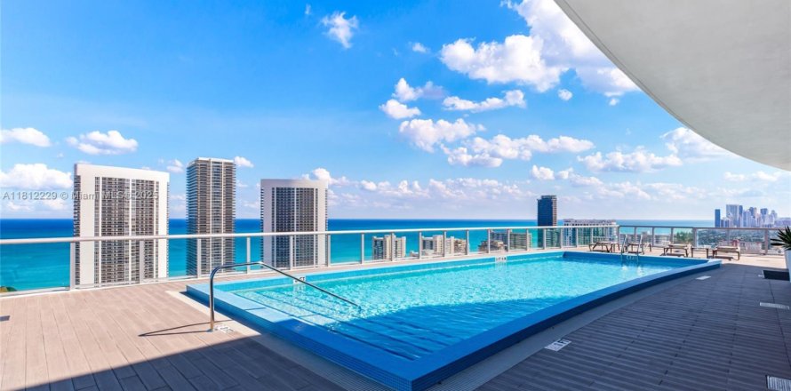 Condo in Hallandale Beach, Florida, 2 bedrooms № 1758952