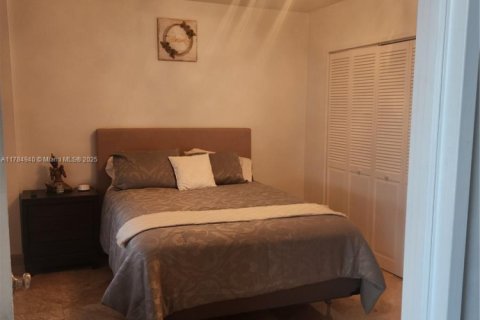 Copropriété à louer à Hollywood, Floride: 2 chambres, 83.24 m2 № 1706715 - photo 14