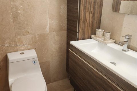 Copropriété à louer à Hollywood, Floride: 2 chambres, 83.24 m2 № 1706715 - photo 13