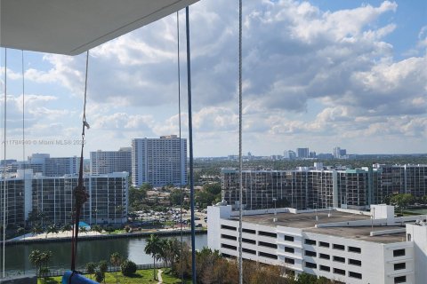 Copropriété à louer à Hollywood, Floride: 2 chambres, 83.24 m2 № 1706715 - photo 16