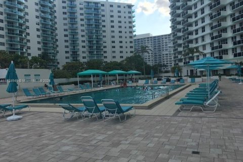 Copropriété à louer à Hollywood, Floride: 2 chambres, 83.24 m2 № 1706715 - photo 19