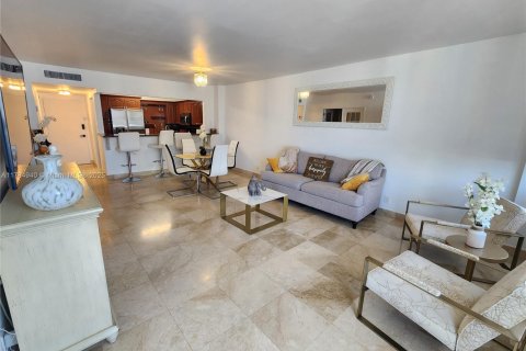Copropriété à louer à Hollywood, Floride: 2 chambres, 83.24 m2 № 1706715 - photo 9