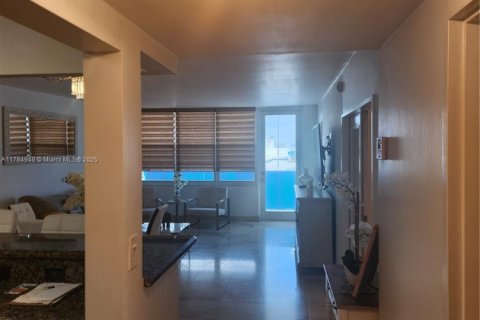 Copropriété à louer à Hollywood, Floride: 2 chambres, 83.24 m2 № 1706715 - photo 1