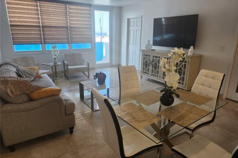 Copropriété à louer à Hollywood, Floride: 2 chambres, 83.24 m2 № 1706715 - photo 8