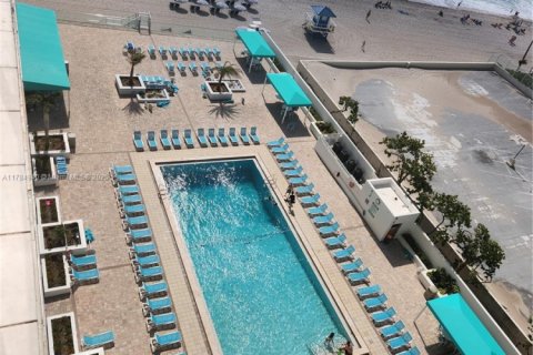Copropriété à louer à Hollywood, Floride: 2 chambres, 83.24 m2 № 1706715 - photo 17