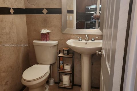 Copropriété à louer à Hollywood, Floride: 2 chambres, 83.24 m2 № 1706715 - photo 6