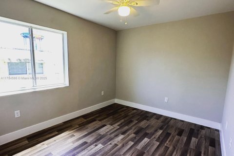 Купить коммерческую недвижимость в Форт-Лодердейл, Флорида 118.64м2, № 1958782 - фото 4