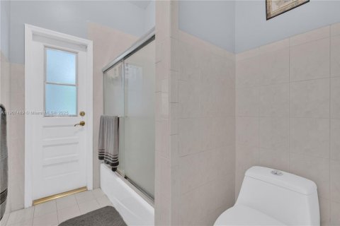 Villa ou maison à vendre à Miami, Floride: 4 chambres, 193.89 m2 № 1964261 - photo 25