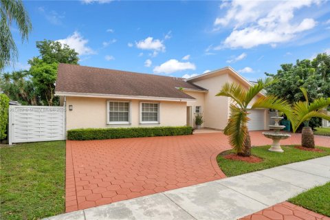 Villa ou maison à vendre à Miami, Floride: 4 chambres, 193.89 m2 № 1964261 - photo 2