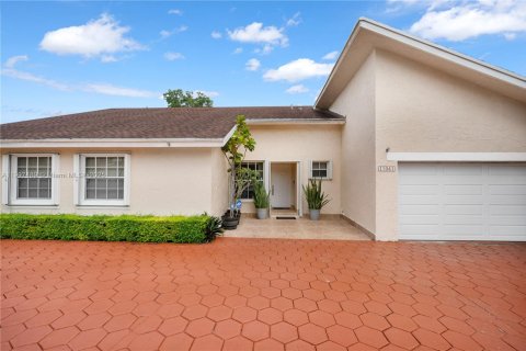 Villa ou maison à vendre à Miami, Floride: 4 chambres, 193.89 m2 № 1964261 - photo 4