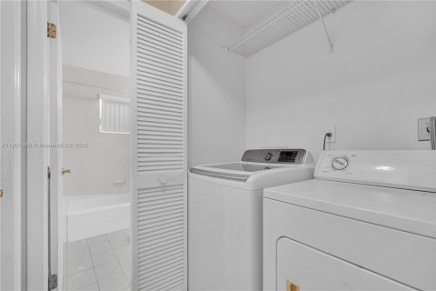 Villa ou maison à vendre à Miami, Floride: 4 chambres, 193.89 m2 № 1964261 - photo 30