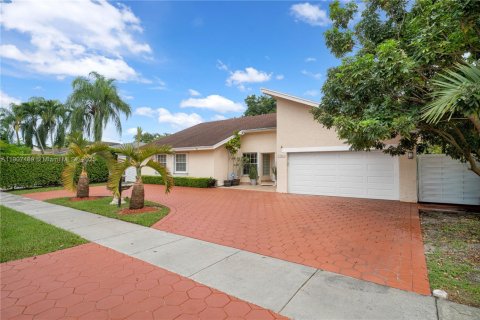 Villa ou maison à vendre à Miami, Floride: 4 chambres, 193.89 m2 № 1964261 - photo 3