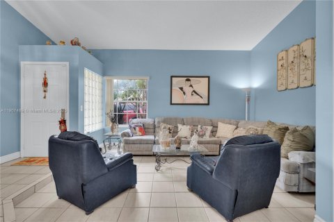 Villa ou maison à vendre à Miami, Floride: 4 chambres, 193.89 m2 № 1964261 - photo 5