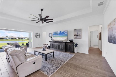 House in Parrish, Florida 3 bedrooms, 233 sq.m. № 1844842 - photo 8
