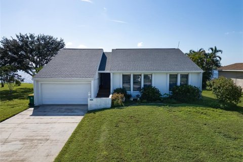 Casa en venta en Punta Gorda, Florida, 3 dormitorios, 172.89 m2 № 1903037 - foto 1