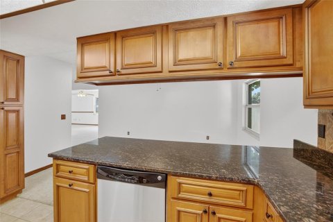 House in Brandon, Florida 4 bedrooms, 175.03 sq.m. № 1875954 - photo 6