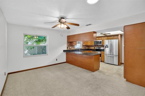 House in Brandon, Florida 4 bedrooms, 175.03 sq.m. № 1875954 - photo 2