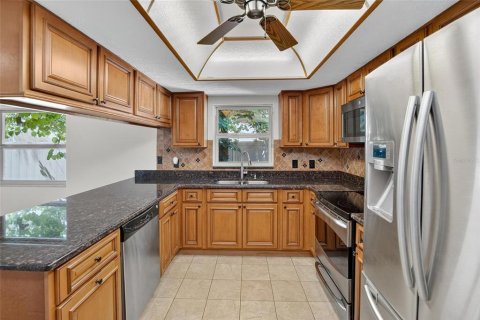 House in Brandon, Florida 4 bedrooms, 175.03 sq.m. № 1875954 - photo 30