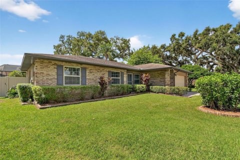 House in Brandon, Florida 4 bedrooms, 175.03 sq.m. № 1875954 - photo 1