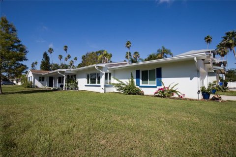 House in Dunedin, Florida 3 bedrooms, 163.88 sq.m. № 1914433 - photo 2