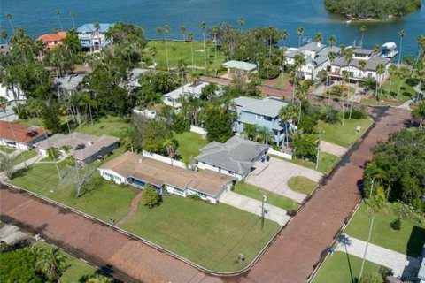 House in Dunedin, Florida 3 bedrooms, 163.88 sq.m. № 1914433 - photo 5