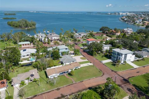 House in Dunedin, Florida 3 bedrooms, 163.88 sq.m. № 1914433 - photo 4