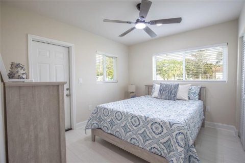 House in Dunedin, Florida 3 bedrooms, 163.88 sq.m. № 1914433 - photo 20