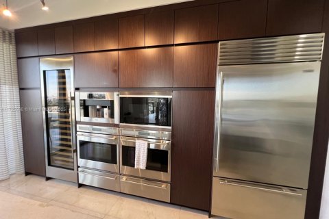 Condominio en alquiler en Bal Harbour, Florida, 3 dormitorios, 263.84 m2 № 1938488 - foto 18