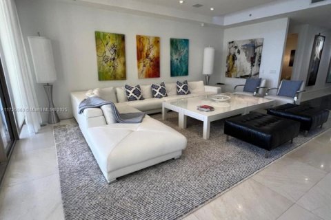 Condominio en alquiler en Bal Harbour, Florida, 3 dormitorios, 263.84 m2 № 1938488 - foto 3