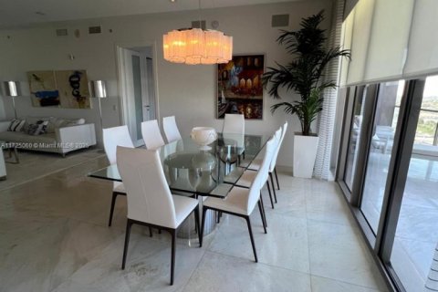 Condominio en alquiler en Bal Harbour, Florida, 3 dormitorios, 263.84 m2 № 1938488 - foto 15