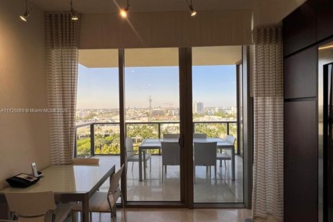 Condominio en alquiler en Bal Harbour, Florida, 3 dormitorios, 263.84 m2 № 1938488 - foto 19